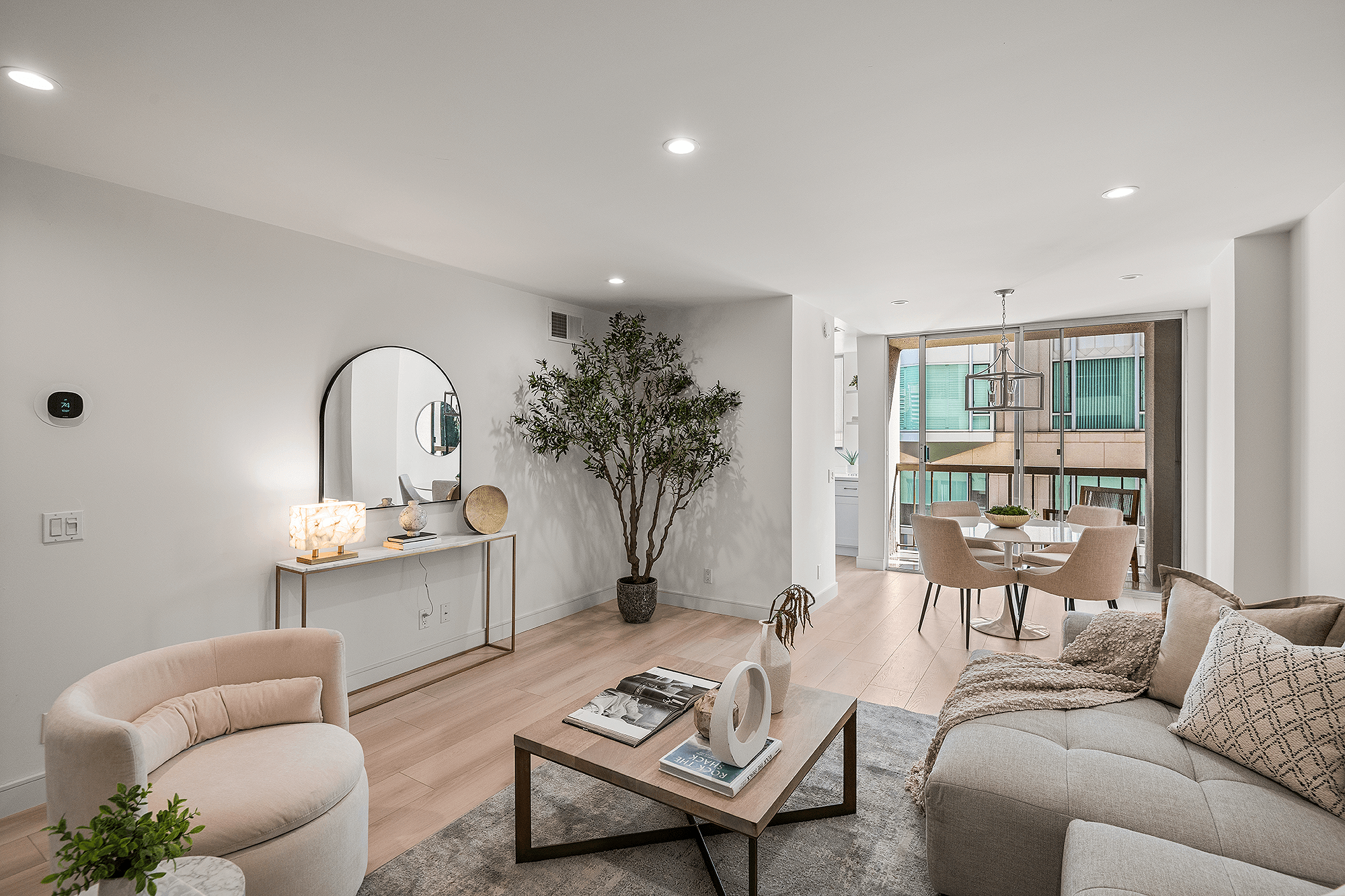 Wilshire Selby East Unit 806